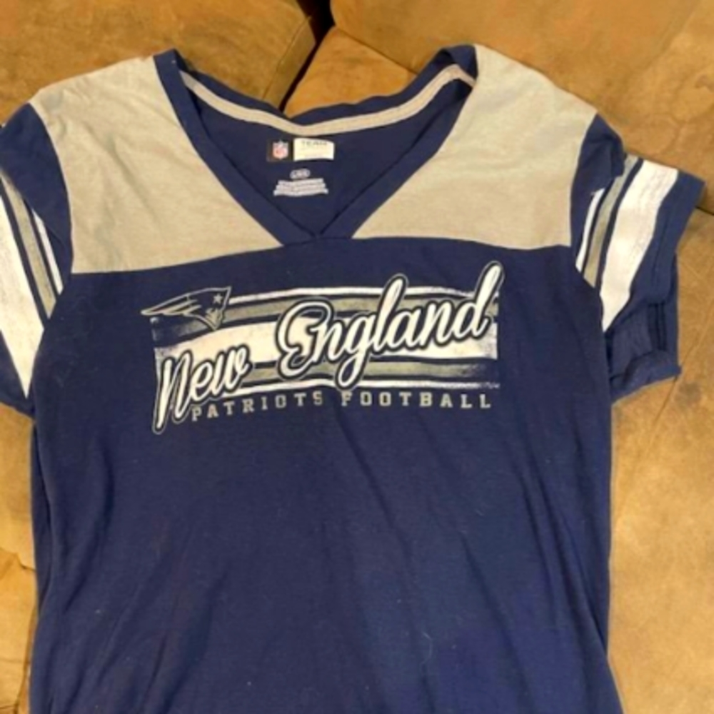 Large woman's patriots tshirt